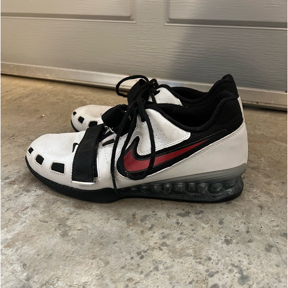 Like new! Nike Romaleo 2, size 9